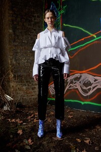 04-off-white-pre-fall-17.thumb.jpg.7b2255da1df3a17793f95e2cbb9a2ad0.jpg