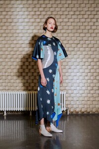 05-roksanda-prefall-2017.thumb.jpg.b290cbc9c34870707c231b15fd55619f.jpg