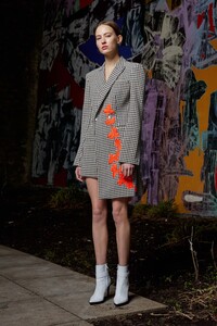 06-off-white-pre-fall-17.thumb.jpg.355412f01a515da3e322ab23b5c28ccd.jpg