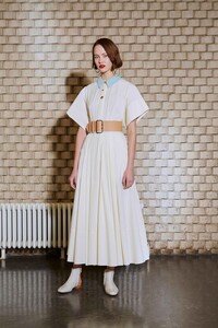 08-roksanda-prefall-2017.thumb.jpg.5ea1fd451ee5a17db38d978c01aad356.jpg