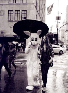 Harper's Bazaar US (March 2009) - Street Chic - 005.jpg