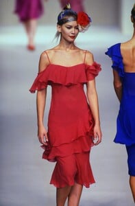 1072752419_blumarine-spring-1997(17).thumb.jpg.5f4a3f8311bc73f847b09f950f537172.jpg