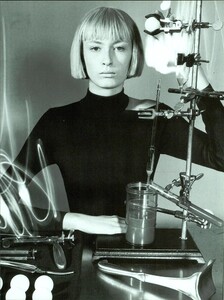 ARCHIVIO - Vogue Italia (December 1997) - Data Lab - 002.jpg