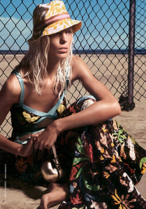 1095465052_Mert__Marcus_Missoni_Spring_Summer_2005_03.thumb.png.6a0162f4ff96aca8edd0fafc61b70b9d.png