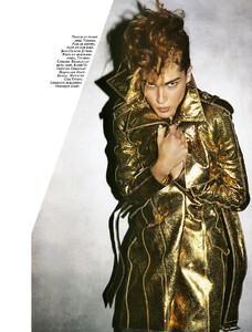 VogueParis_Abril2005_phIVLamsweerde&VMatadin_ErinWasson_10.jpg