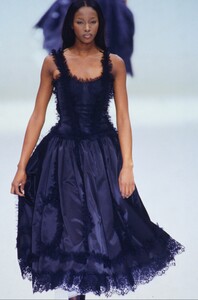 1114753100_naomi-campbell(2).thumb.jpg.fa91d5738c5eb324747808174137b97a.jpg