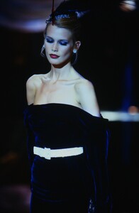 1144439639_dior-hc-fw-1995(10).thumb.jpg.be8d62f8ba9d0c52eddd246441a9e22d.jpg