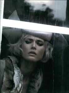 ARCHIVIO - Vogue Italia (October 2007) - A Matter Of Grey - 002.jpg