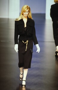 114906786_valentino-fw-1995(18).thumb.jpg.d15a818cd974837ceaf0bfcf38ac0bce.jpg