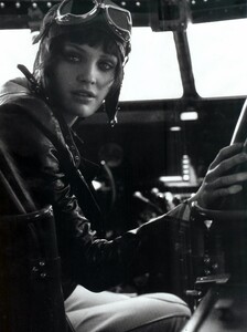 Harper’s Bazaar US (July 2009) - Fashion Takes Flight - 003.JPG