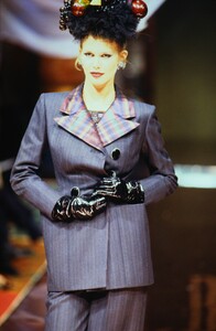 11856664_dior-hc-fw-1995(2).thumb.jpg.de0d3e74af4a17a9ac60b9507c332c7c.jpg