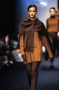 119498425_Lanvin1993WomenRTW3.thumb.jpg.9ad9d8aeadeb7602cab11df0abb5ab65.jpg