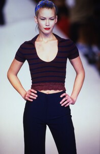 1198301782_blumarine-spring-1997(5).thumb.jpg.0d498eb0fe4e7ac0aee2b7a8daebf4a6.jpg