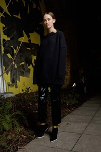 12-off-white-pre-fall-17.thumb.jpg.317a496b5b7fc26b4c520d3fde54f57b.jpg