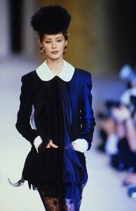 1201736609_valentino-fw-1994(8).thumb.jpg.1a60d59a0c433409c90027edc9febe93.jpg