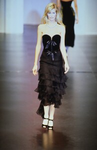 1207987308_valentino-fw-1995(47).thumb.jpg.151a317eb2ef89d258a762c02816c055.jpg