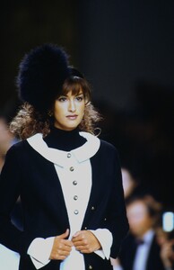 1214533171_valentino-fw-1994(11).thumb.jpg.785c2943fbec04db4dd77e910733501d.jpg