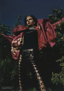 V #25 (SeptOct 2003) - Field of Dreams - 003.jpg