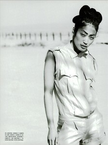 ARCHIVIO - Vogue Italia (February 2001) - Variations on Kaki - 027.jpg
