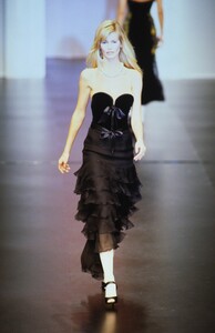 1253536363_valentino-fw-1995(46).thumb.jpg.3cac0982b992c0afc7d68f64a31a61a7.jpg