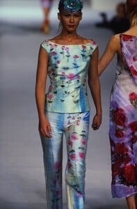 1263655463_blumarine-spring-1997(8).thumb.jpg.2348e5a6bba009ccd80646a0a3b99a02.jpg