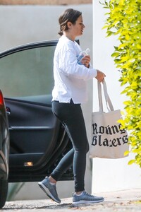        lea120520BZNimage107 .jpg