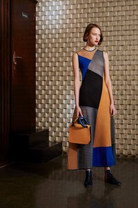 13-roksanda-prefall-2017.thumb.jpg.0289dc41c68c7aeb1da19bce163c8de3.jpg