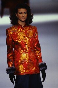 1300202618_shalom-harlow(4).thumb.jpg.9112ea03cc6e7a7927b1b6ebac885fcf.jpg