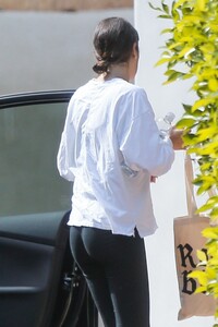        lea120520BZNimage111 .jpg