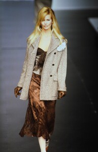 1324956391_valentino-fw-1995(33).thumb.jpg.c163edbe5354847a29dbeca29433d787.jpg