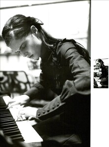 ARCHIVIO - Vogue Italia (April 1999) - Portrait of a Symphony - 013.jpg