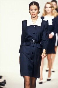 1361557738_Givenchy1996WomenRTW33.thumb.jpg.a262ba3c7e112910a9c2e882c74f77f3.jpg