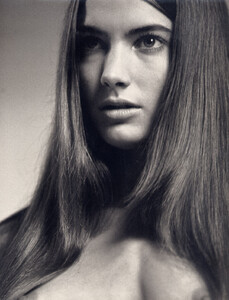 1390600641_VogueParis(Dec2002-Jan2003)-Calendar2003-016.thumb.jpg.4e3fa1479c70c236a4bd831700193843.jpg