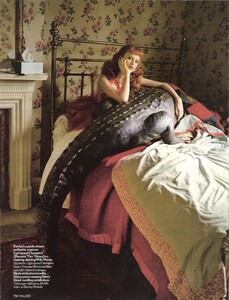Vogue UK (December 2008) - Tales Of The Unexpected - 004.jpg