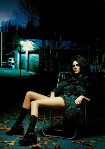 ARCHIVIO - Vogue Italia (December 2004) - A Romantic Allure - 016.jpg
