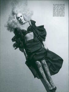 ARCHIVIO - Vogue Italia (March 2007) - The Starry Black Dress - 003.jpg
