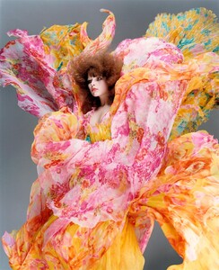 V#28 - Bloom - 001.jpg