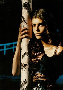 ARCHIVIO - Vogue Italia (December 2004) - A Romantic Allure - 007.jpg