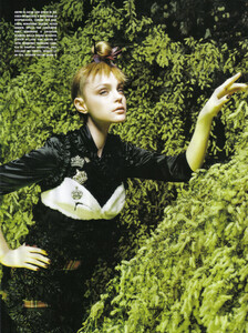 Vogue Italia (November 2008) - The Enchanted Garden - 008.jpg