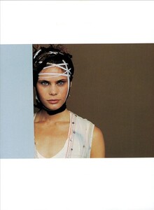 ARCHIVIO - Vogue Italia (January 2003) - Rohka The Color's Impact - 004.jpg