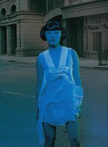 ARCHIVIO - Vogue Italia (December 2003) - Oriental Lure - 010.jpg