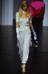 1441733173_valentino-fw-1995(65).thumb.jpg.4304e231062f0e67ecdf4dcce58d49cf.jpg