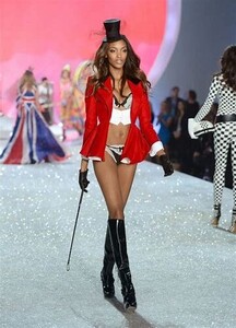 1445771523_Jourdan3.thumb.jpg.fb6832f50db7faa44563b2ddf8093a1c.jpg