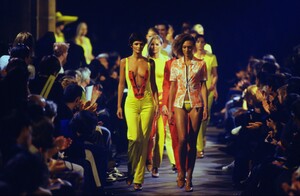 1467492920_dirk-bikkembergs-spring-1997(18).thumb.jpg.ff36dbedb2c981d60368799ffd497c0f.jpg