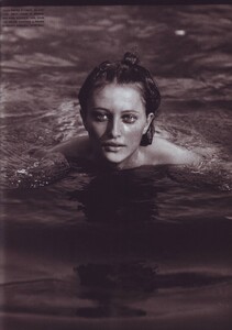 Vogue Italia (November 1999) - Country Report - 016.jpg