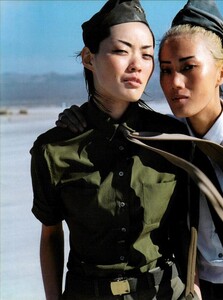 ARCHIVIO - Vogue Italia (February 2001) - Variations on Kaki - 021.jpg