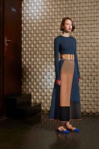 15-roksanda-prefall-2017.thumb.jpg.4af528721c116bd588bc6453301cdddb.jpg