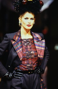 1502953381_dior-hc-fw-1995(5).thumb.jpg.bb2689d62bfd626ee0c40174058f2785.jpg