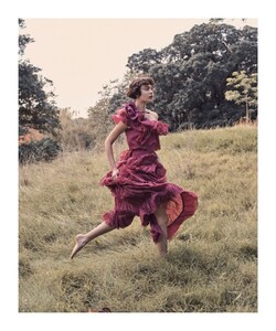 1511700630_16_THEHIVE_MODELS_EMMABOYD_BOOK.thumb.jpg.26d623f354fc4ae4e3294f4c12f64ce3.jpg