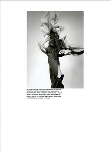 ARCHIVIO - Vogue Italia (December 2003) - The Night Of Great Shapes - 009.jpg